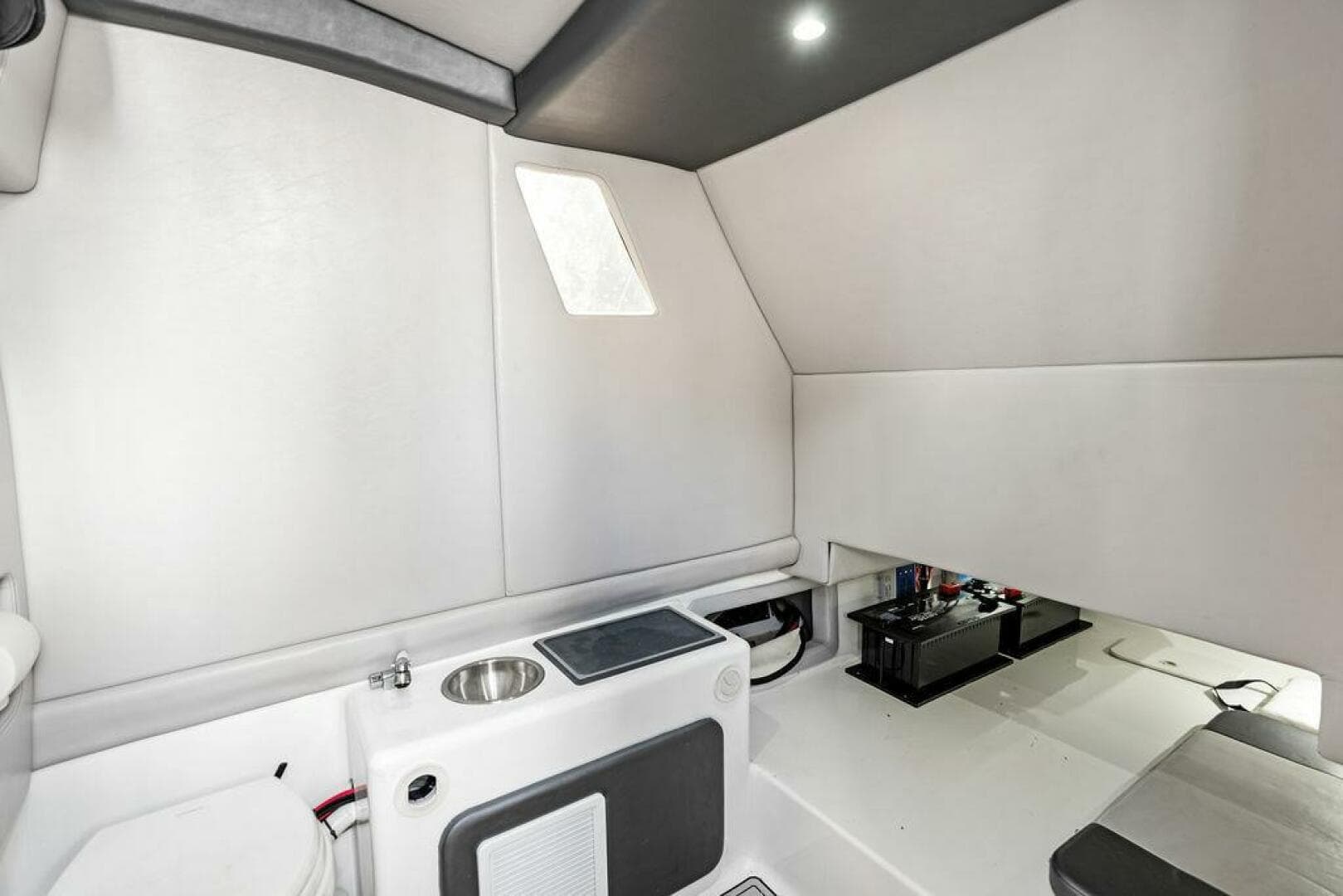 2020 Front Runner 39 CC — photo 31