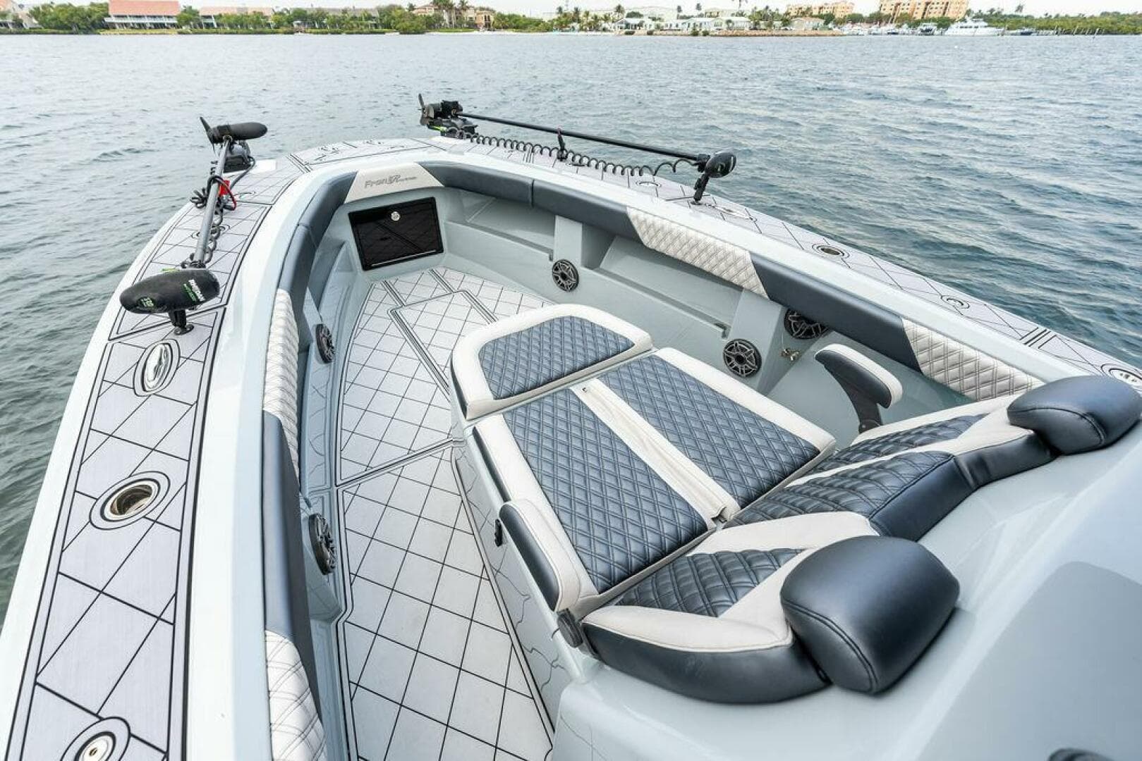 2020 Front Runner 39 CC — photo 20