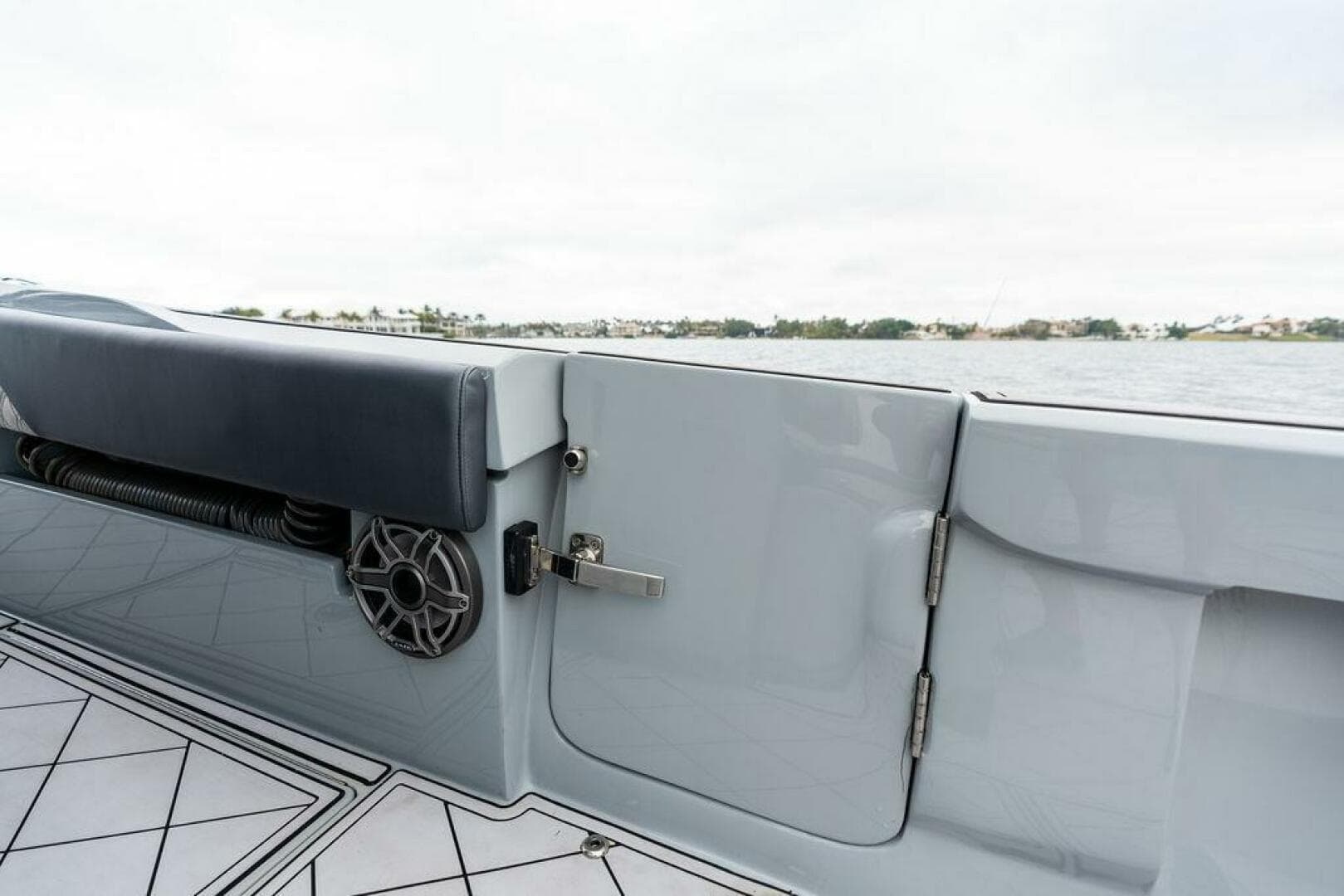 2020 Front Runner 39 CC — photo 13