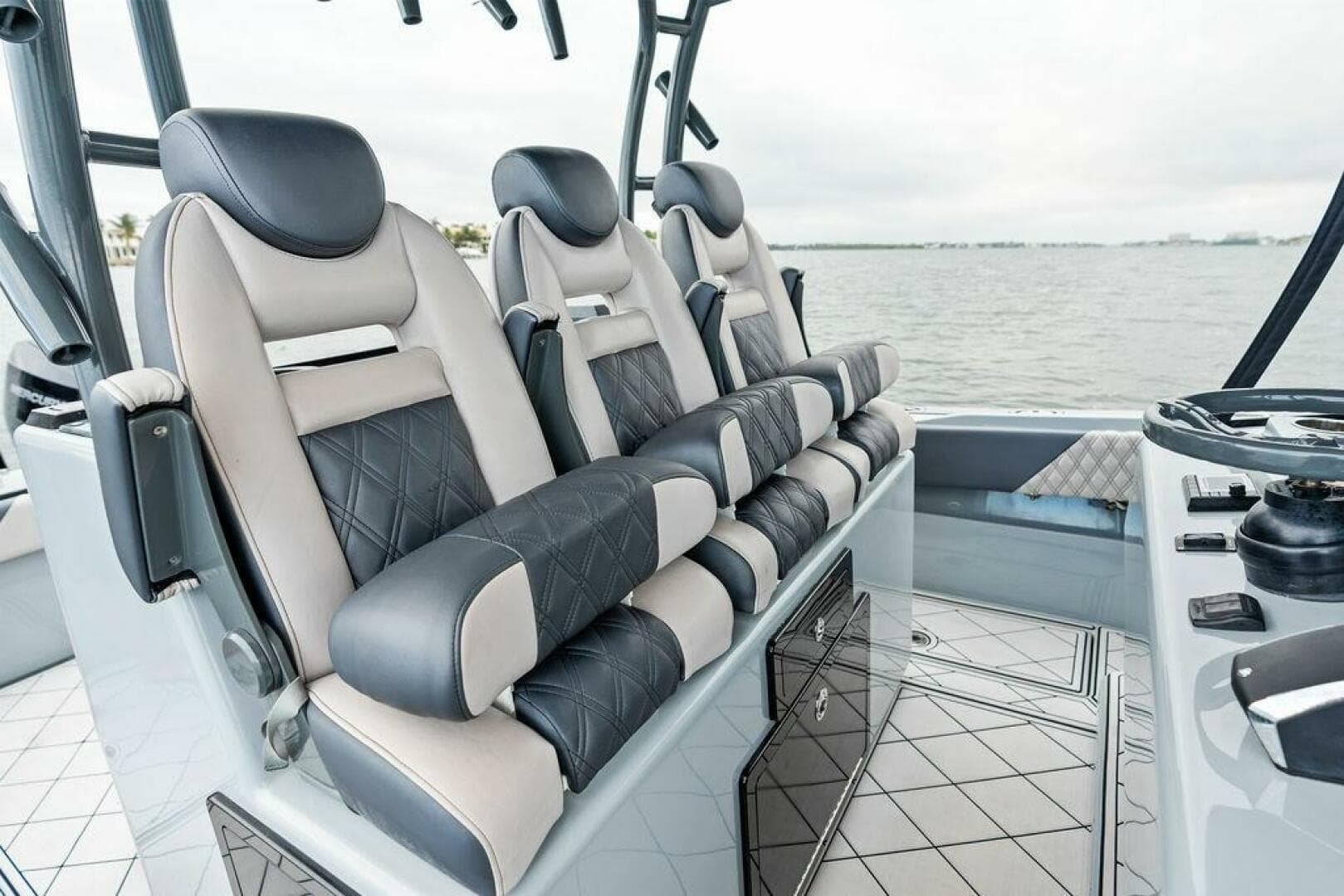 2020 Front Runner 39 CC — photo 15