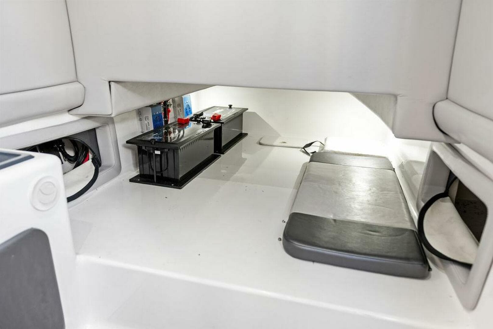 2020 Front Runner 39 CC — photo 32