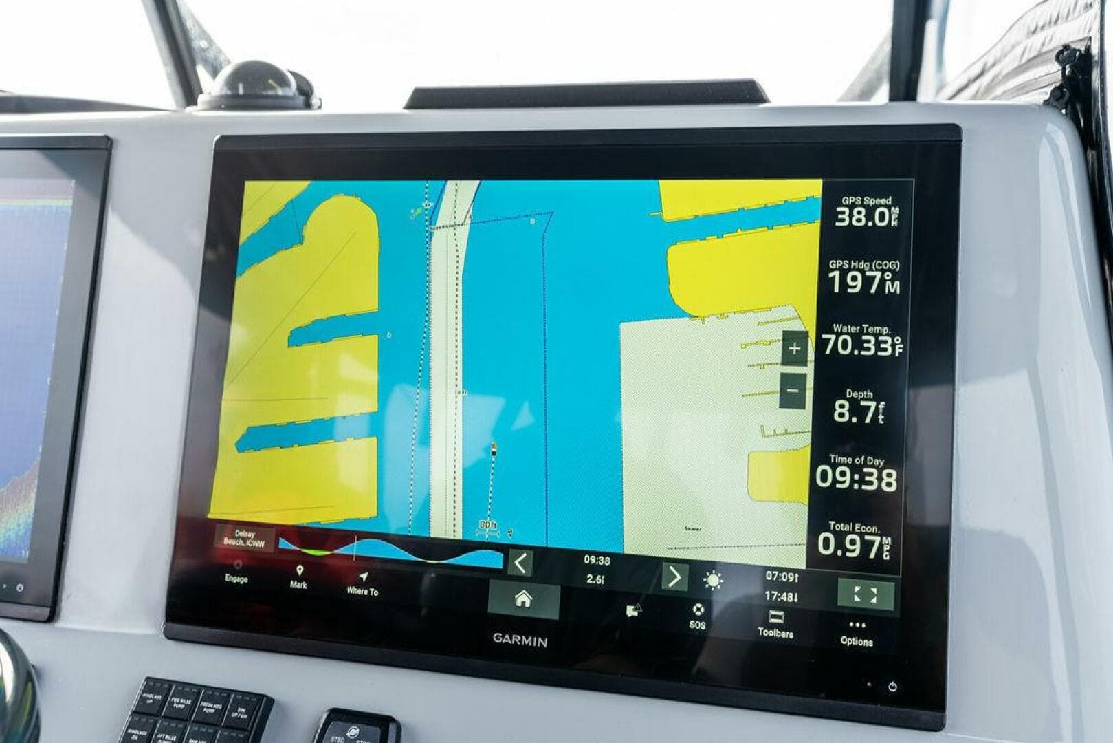 2020 Front Runner 39 CC — photo 18