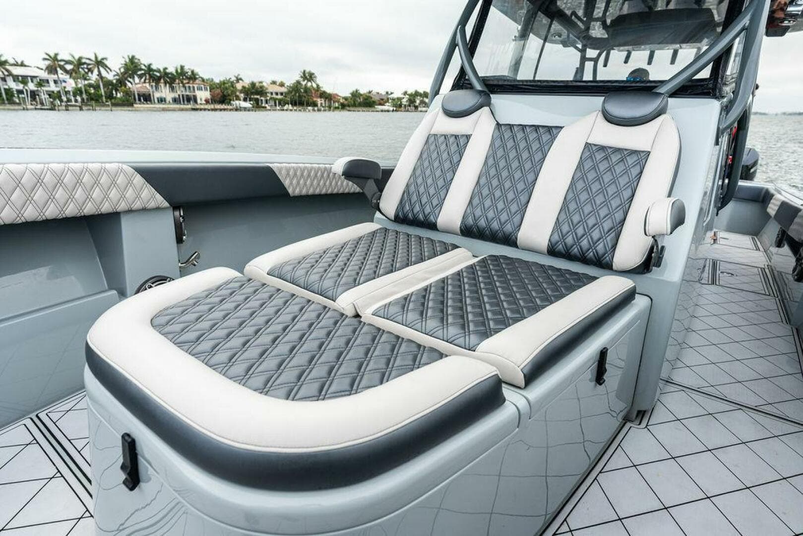 2020 Front Runner 39 CC — photo 21