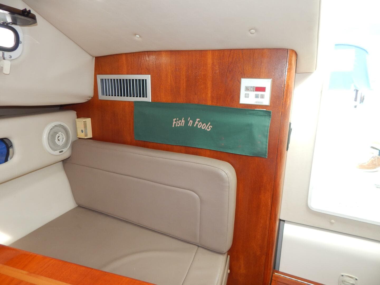 1998 Pursuit 3000 Express — photo 14