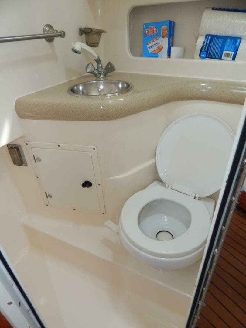 1998 Pursuit 3000 Express — photo 10