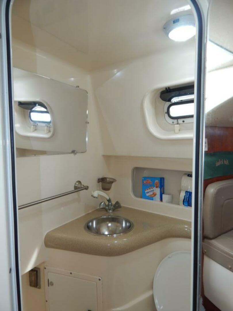 1998 Pursuit 3000 Express — photo 11