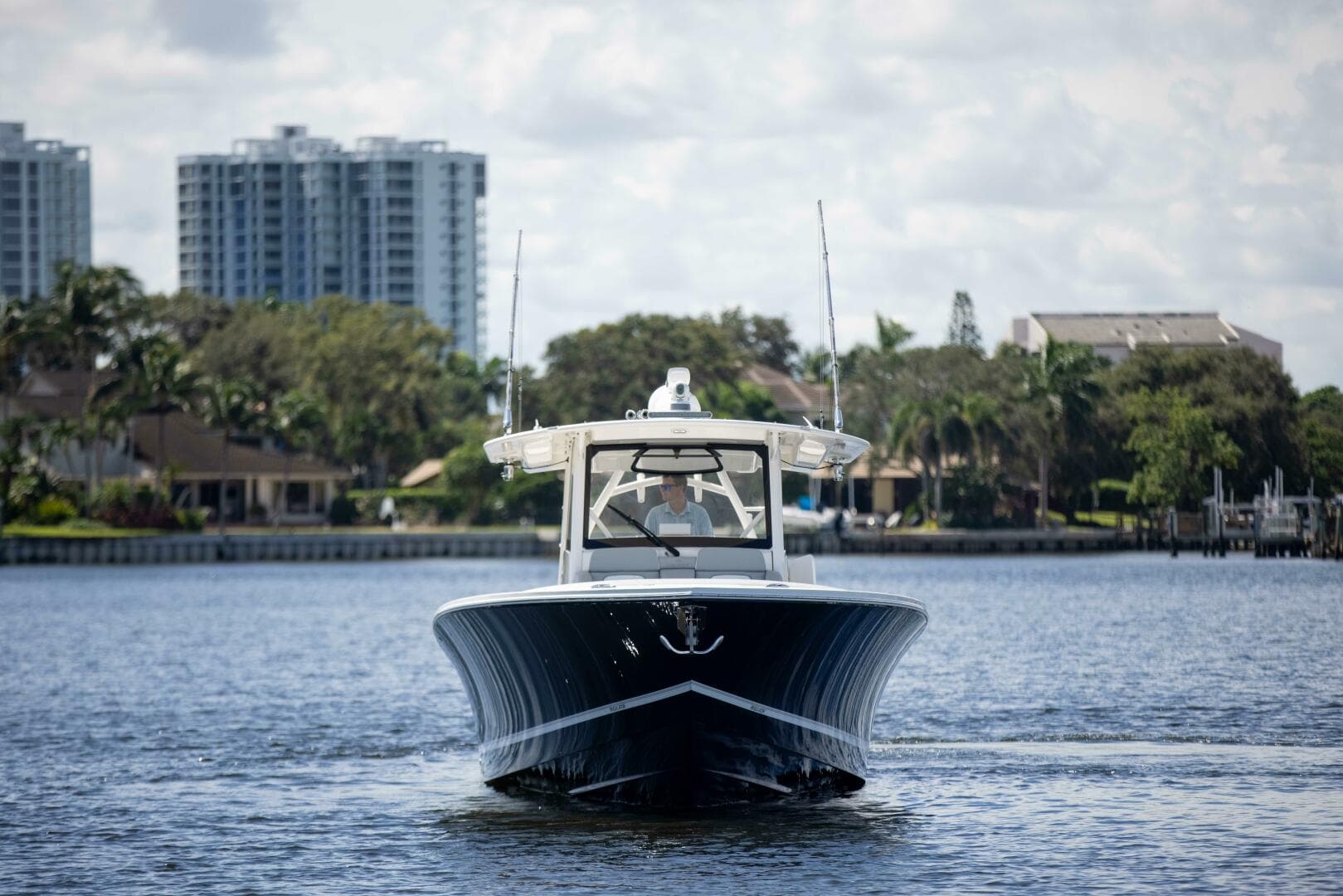 2021 Regulator 41 Center Console — photo 24