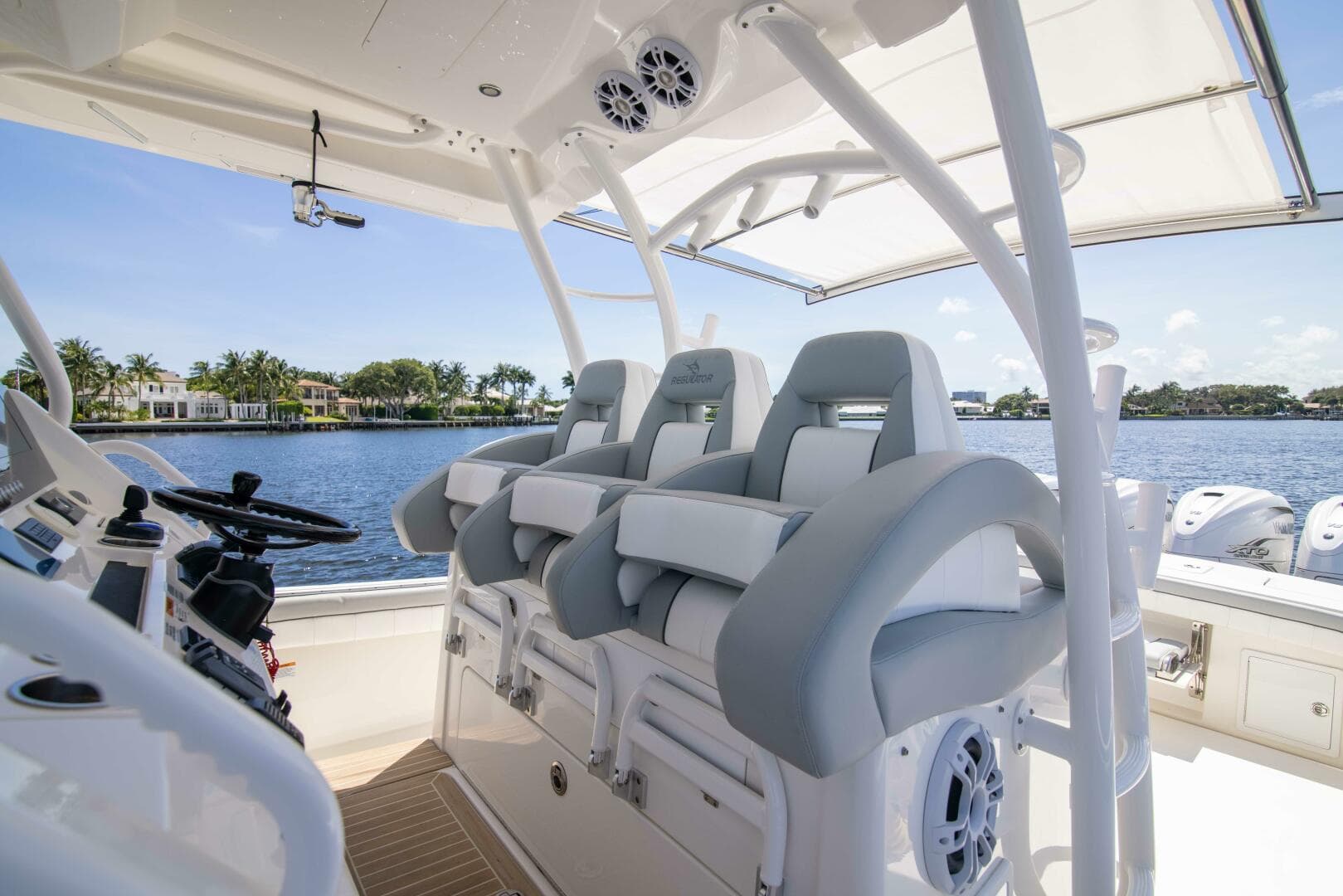 2021 Regulator 41 Center Console — photo 15