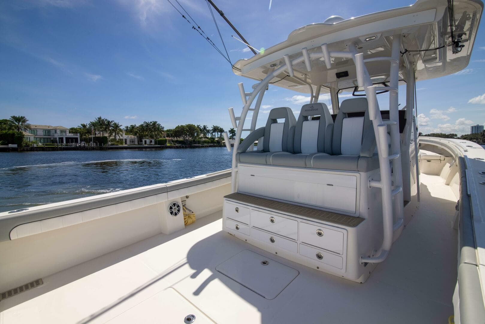 2021 Regulator 41 Center Console — photo 10