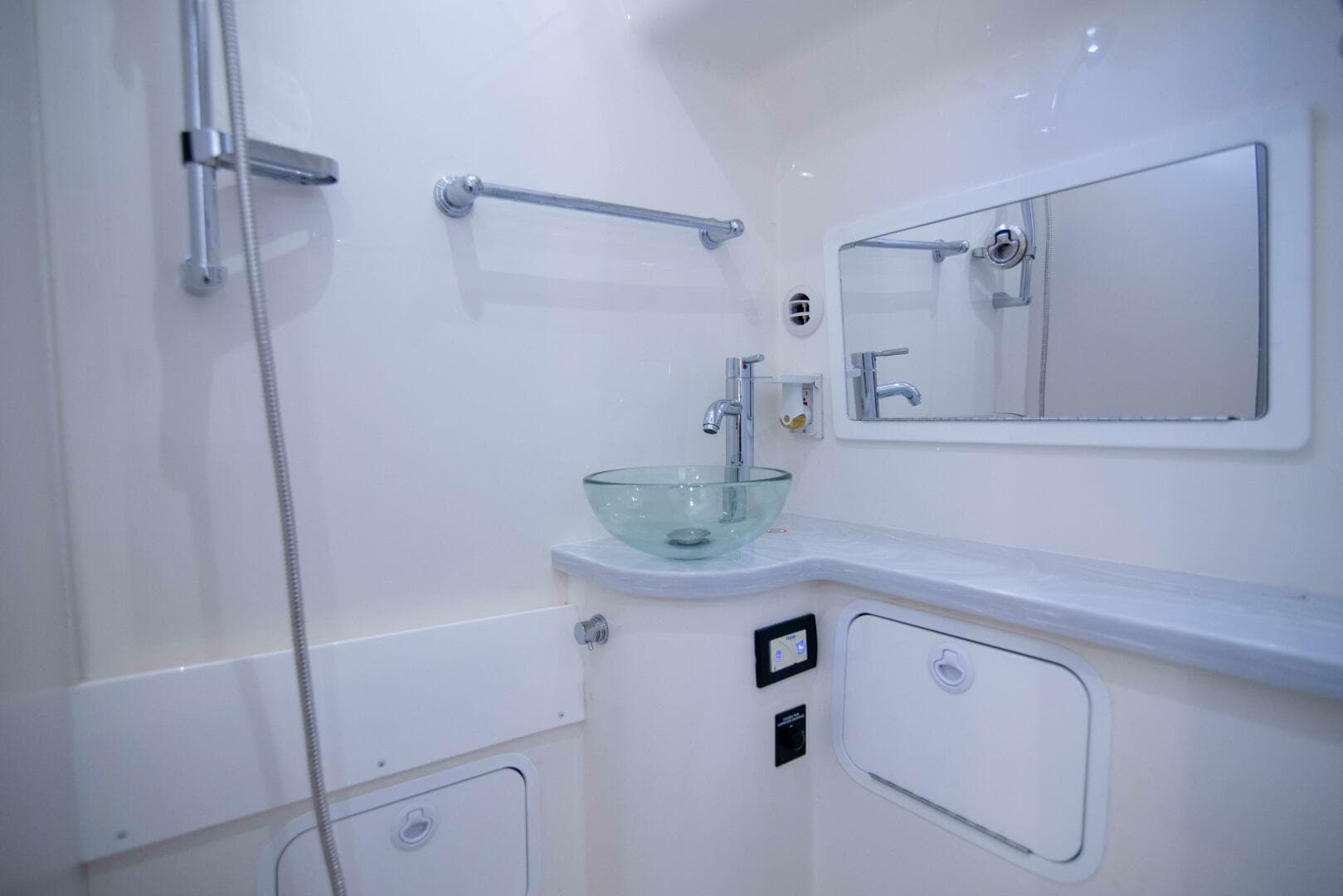 2021 Regulator 41 Center Console — photo 23