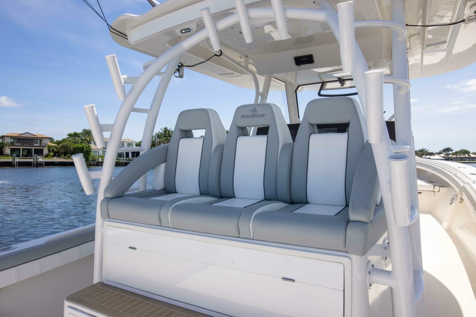 2021 Regulator 41 Center Console — photo 11