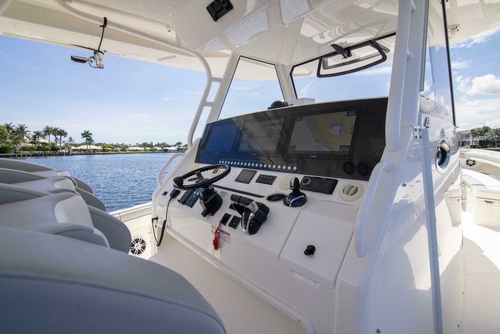 2021 Regulator 41 Center Console — photo 18