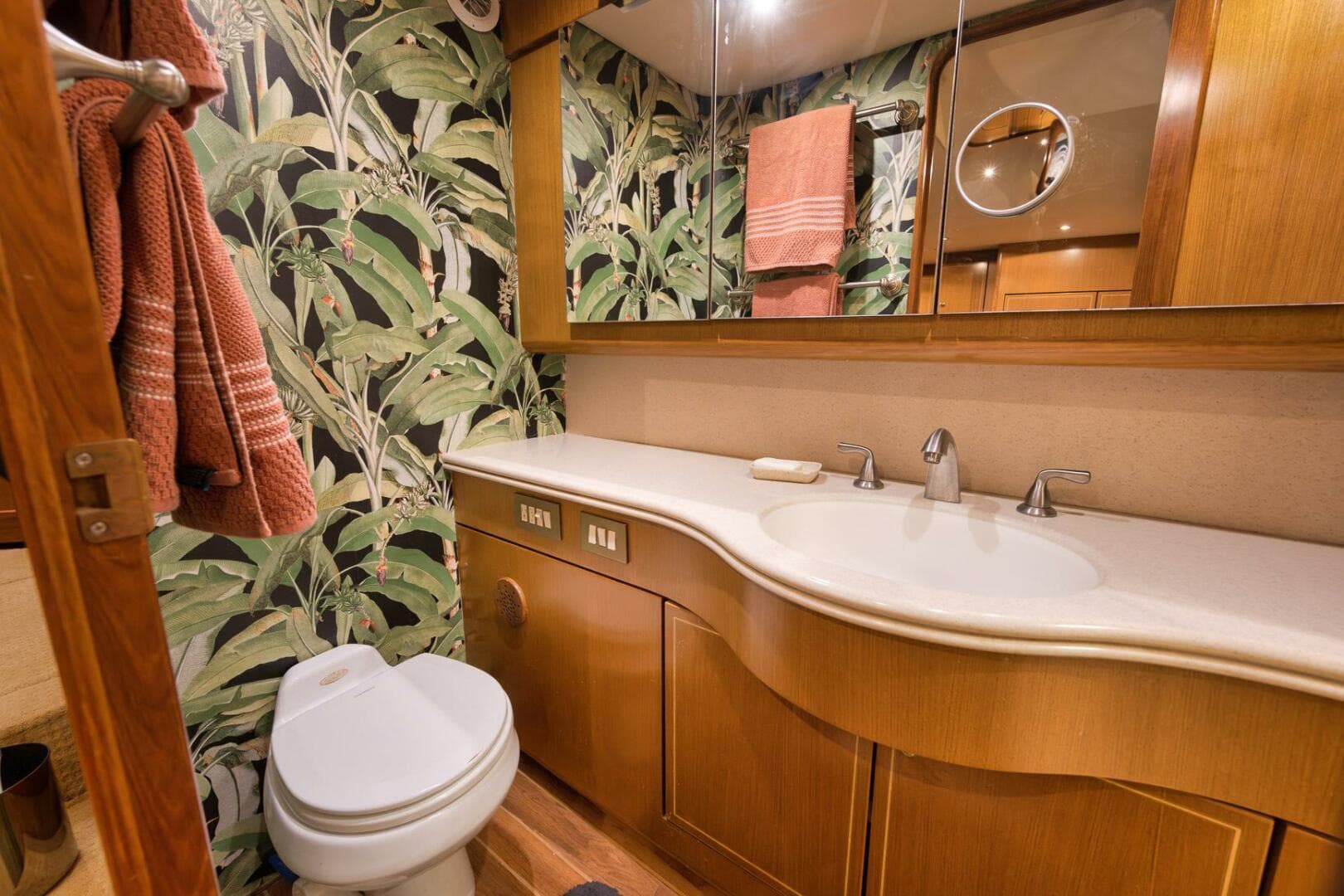 2004 Ocean Yachts 57 Enclosed Bridge Convertible — photo 12