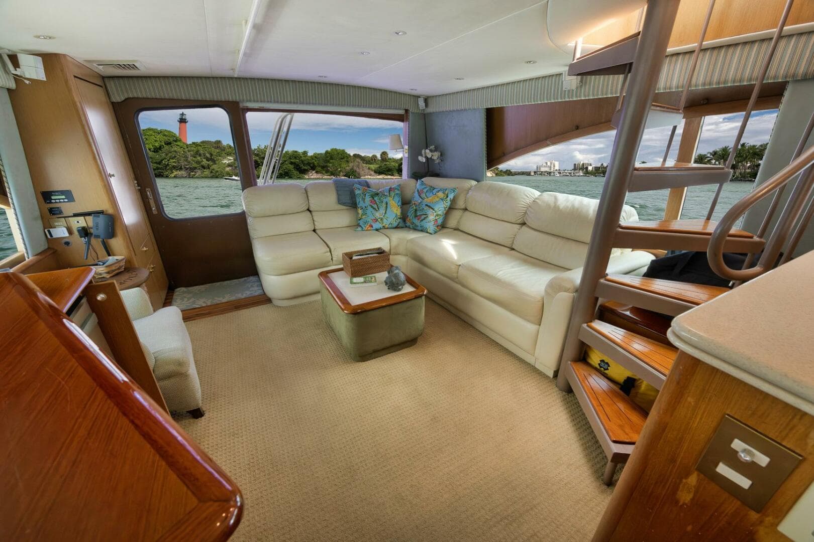 2004 Ocean Yachts 57 Enclosed Bridge Convertible — photo 3