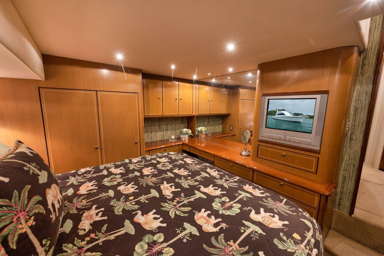 2004 Ocean Yachts 57 Enclosed Bridge Convertible — photo 10