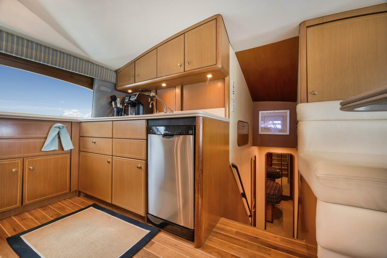 2004 Ocean Yachts 57 Enclosed Bridge Convertible — photo 6