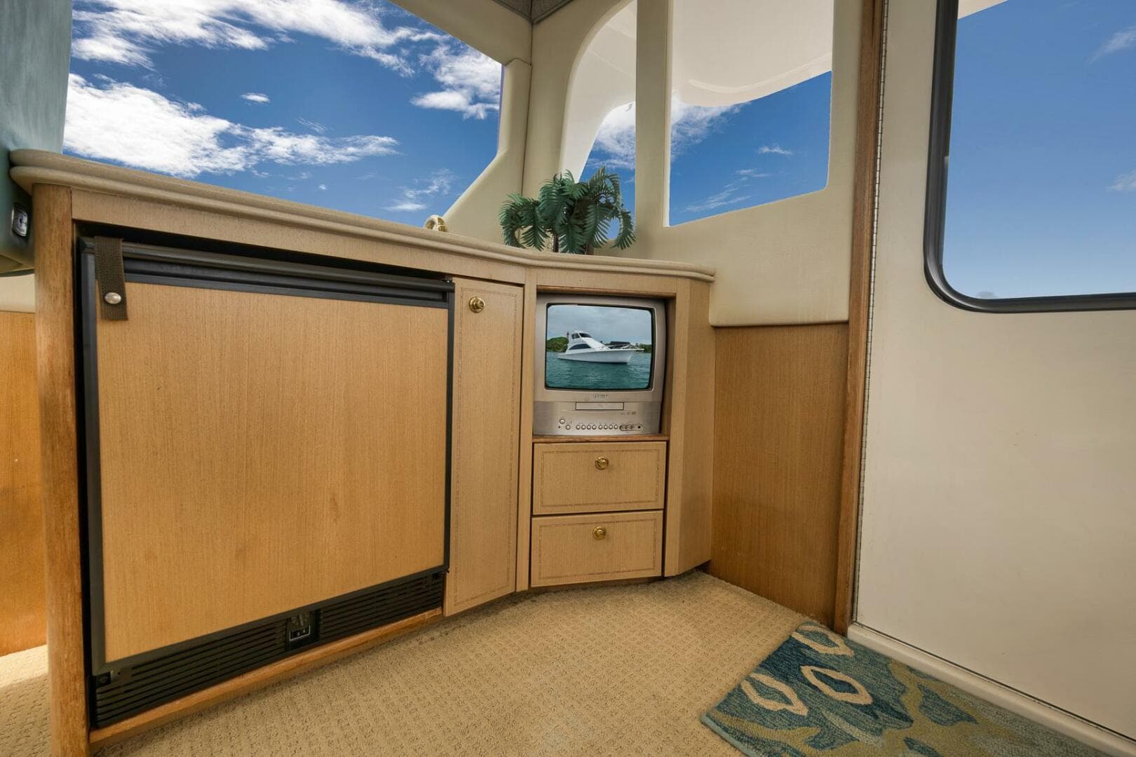 2004 Ocean Yachts 57 Enclosed Bridge Convertible — photo 28