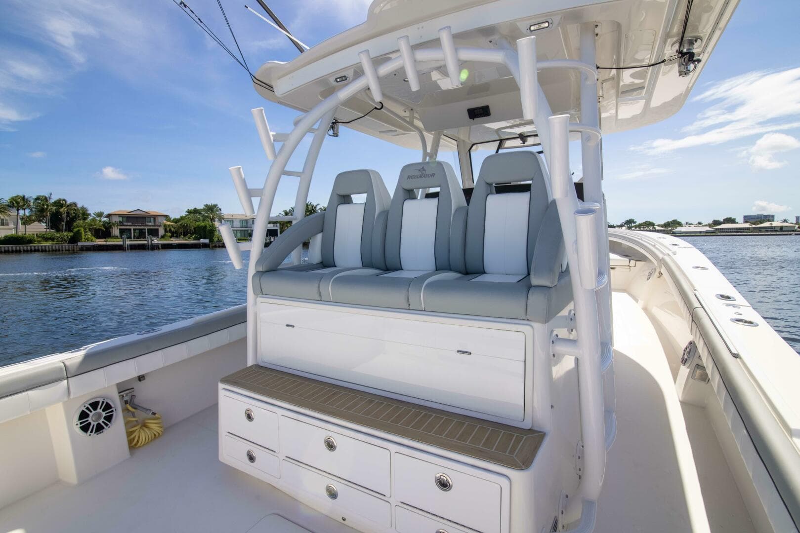 2021 Regulator 41 — photo 33