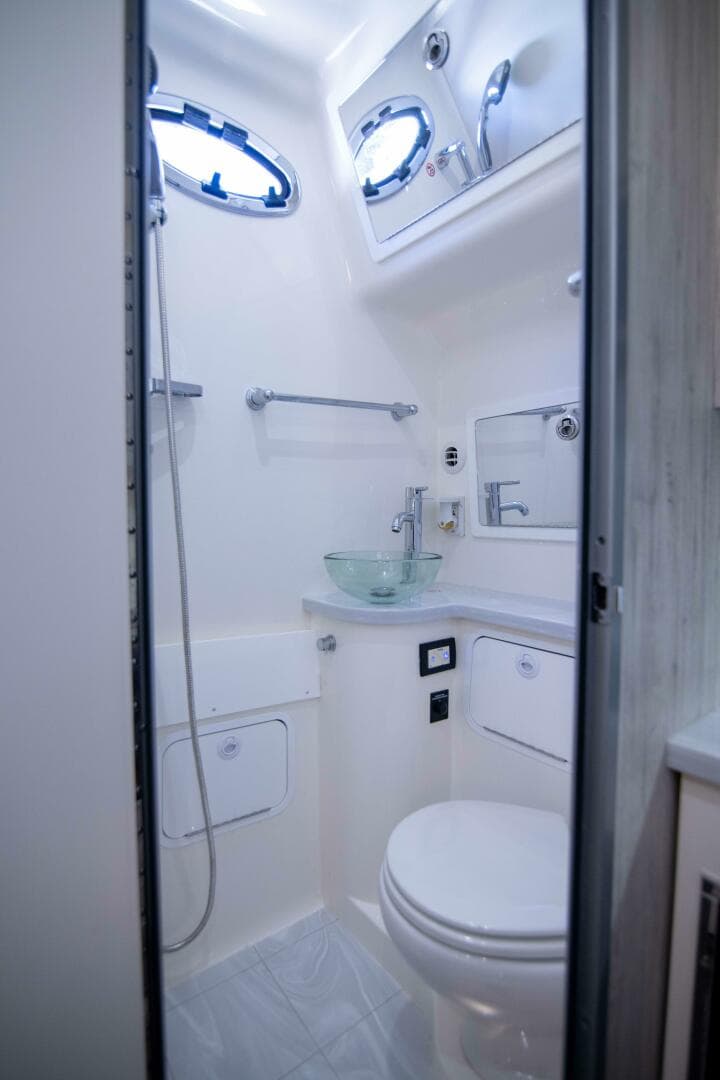 2021 Regulator 41 — photo 30