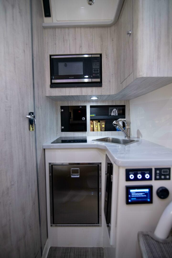 2021 Regulator 41 — photo 27