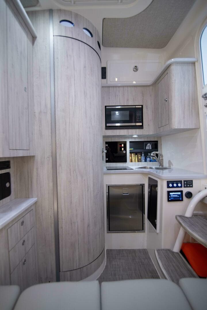 2021 Regulator 41 — photo 26