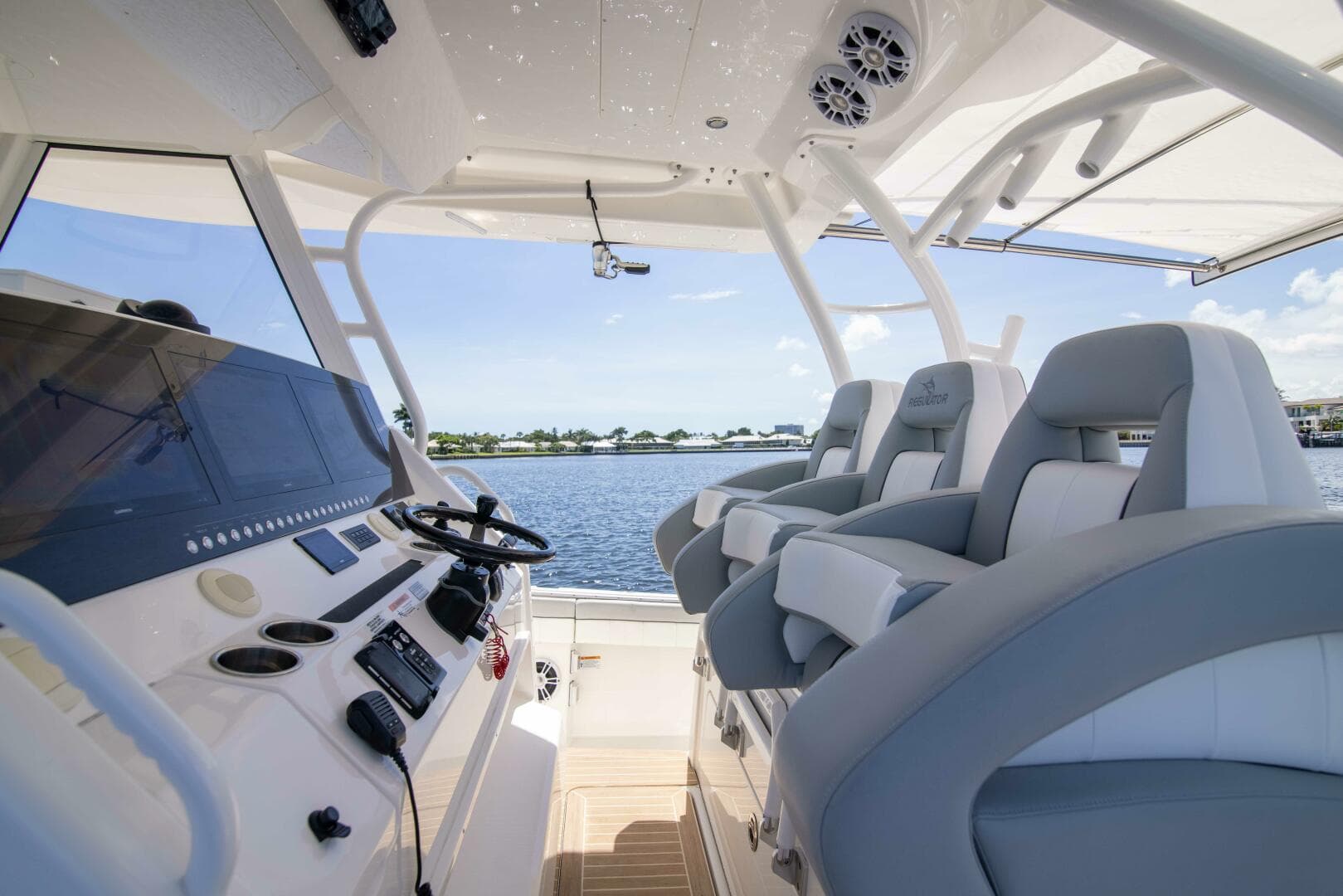 2021 Regulator 41 — photo 13