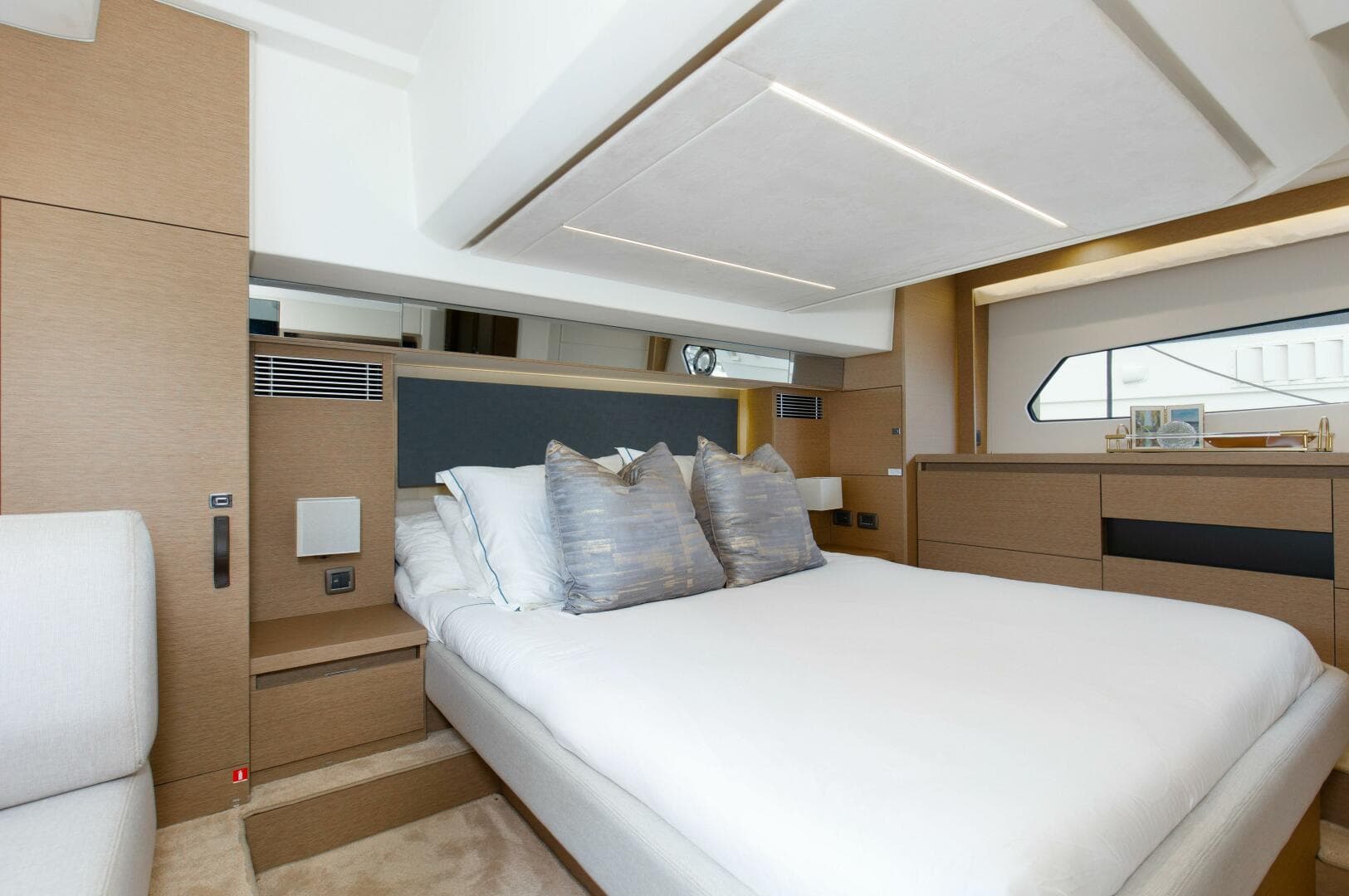 2023 Prestige 460 Flybridge — photo 15