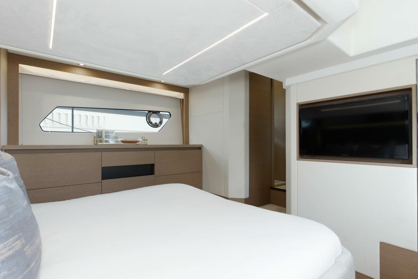 2023 Prestige 460 Flybridge — photo 14
