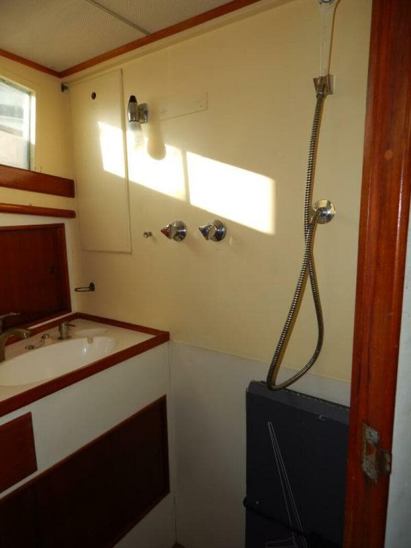 1976 Grand Banks 42 Classic — photo 6