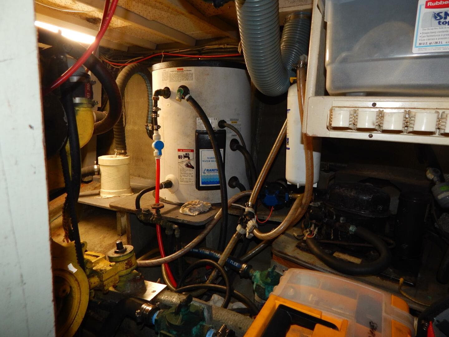 1976 Grand Banks 42 Classic — photo 31