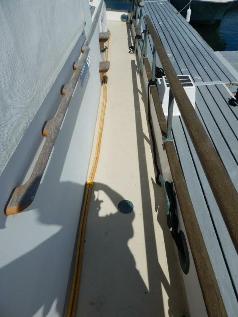 1976 Grand Banks 42 Classic — photo 43