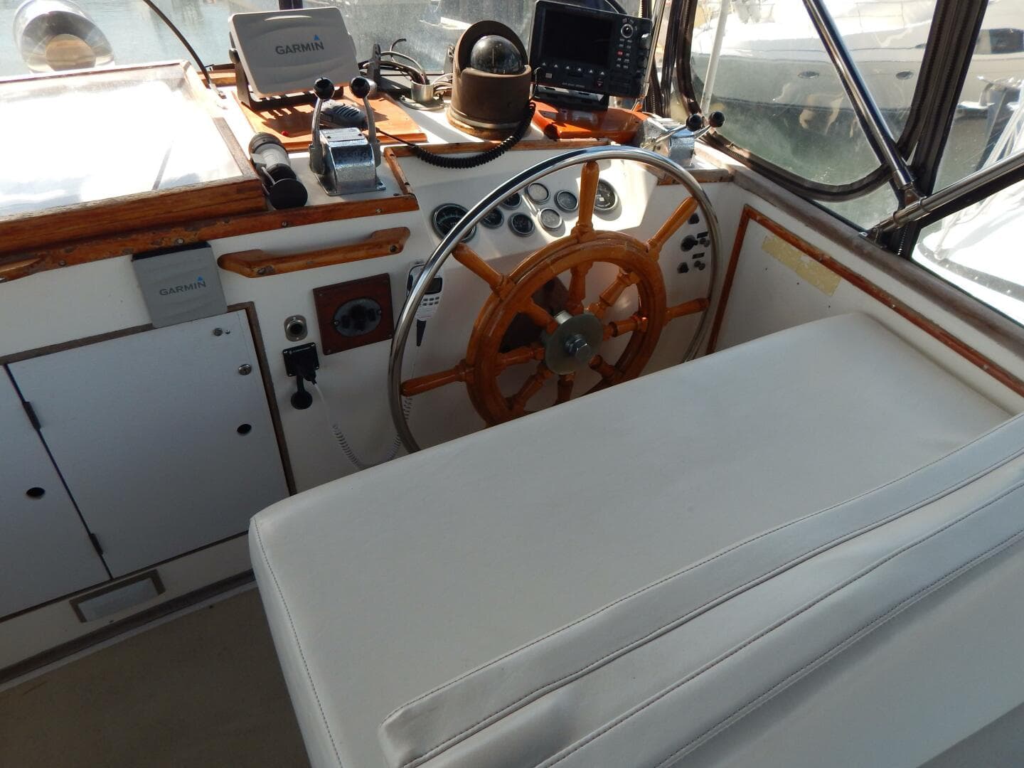 1976 Grand Banks 42 Classic — photo 37
