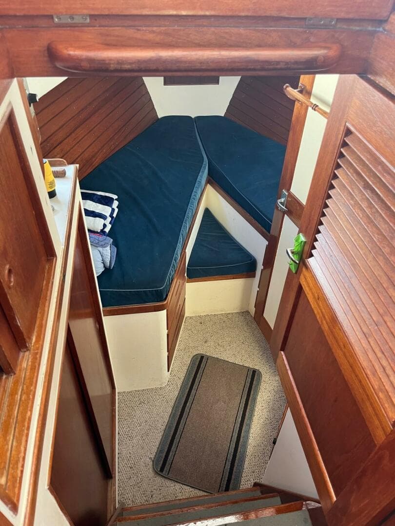 1976 Grand Banks 42 Classic — photo 2