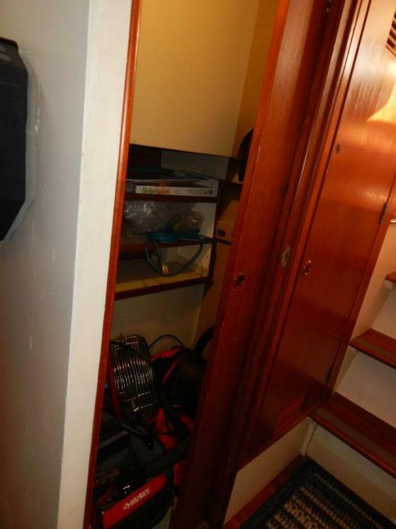 1976 Grand Banks 42 Classic — photo 25