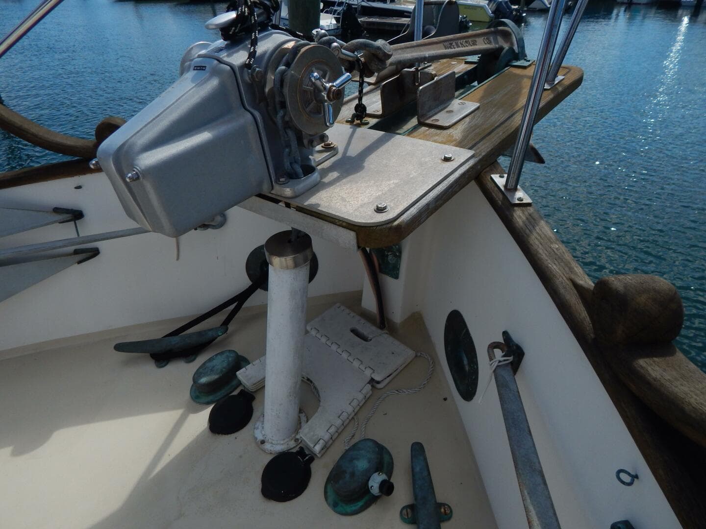 1976 Grand Banks 42 Classic — photo 33