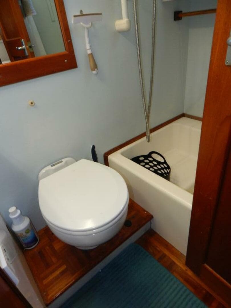 1976 Grand Banks 42 Classic — photo 22