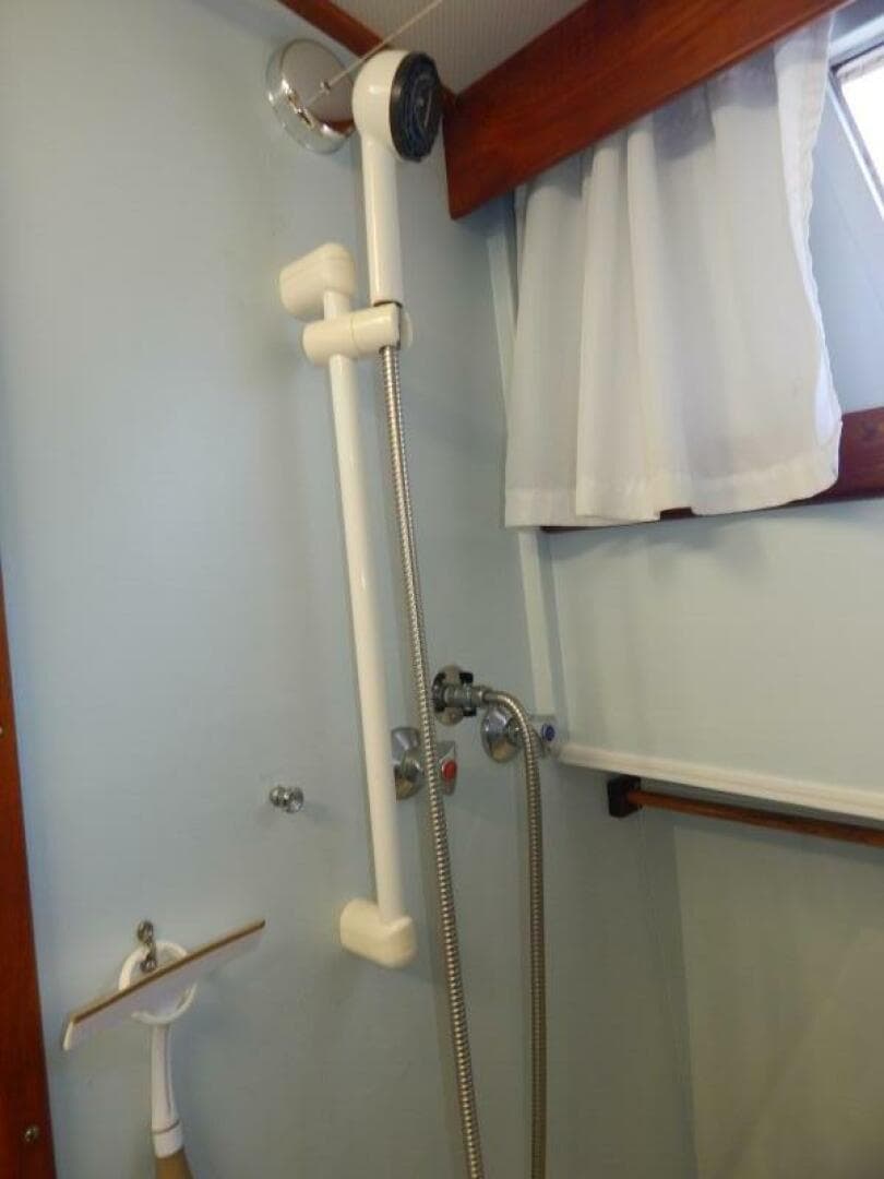 1976 Grand Banks 42 Classic — photo 23