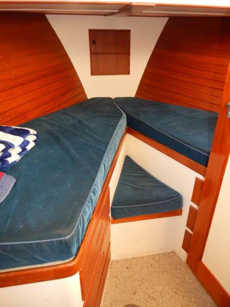 1976 Grand Banks 42 Classic — photo 3