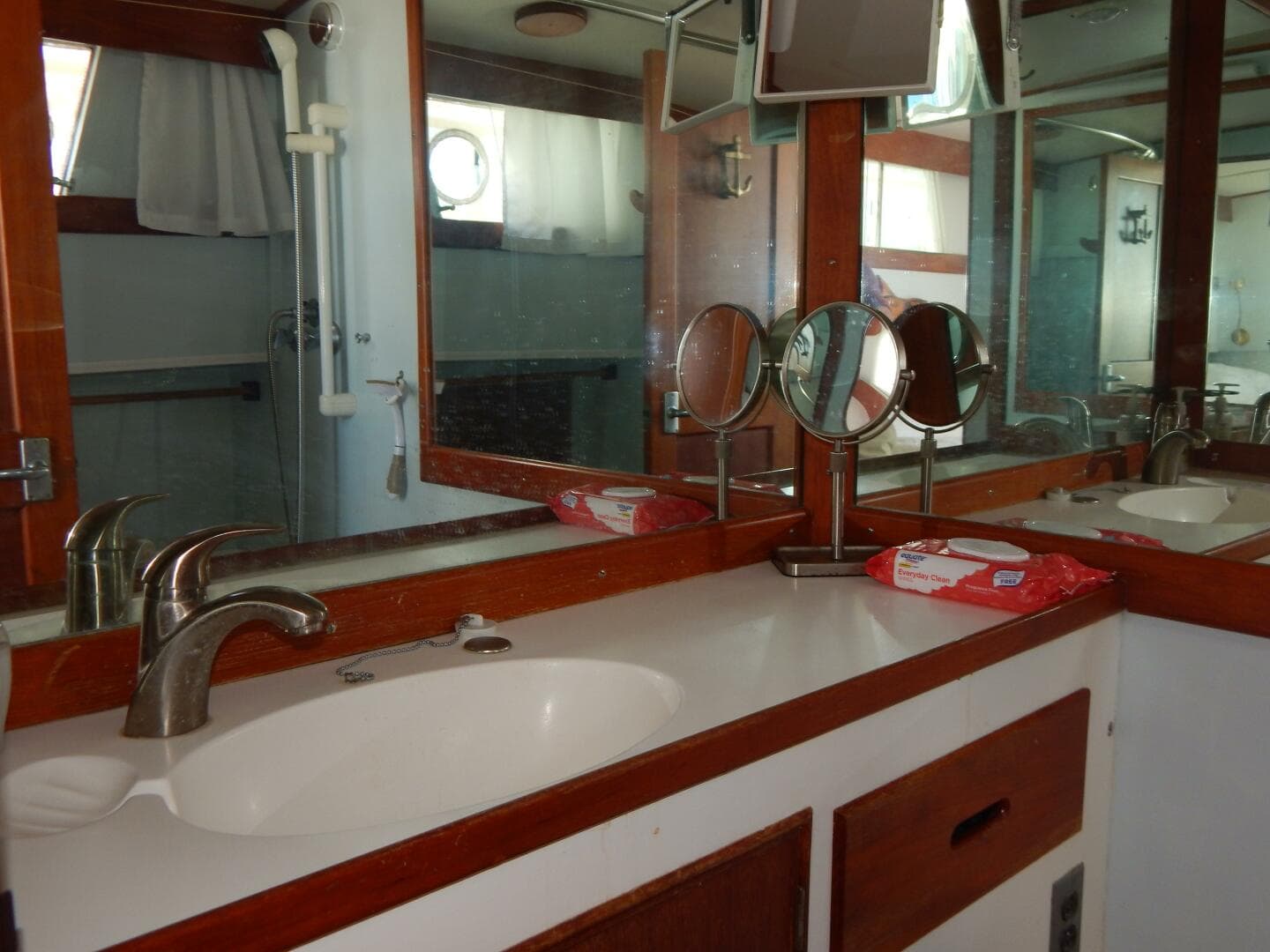 1976 Grand Banks 42 Classic — photo 20