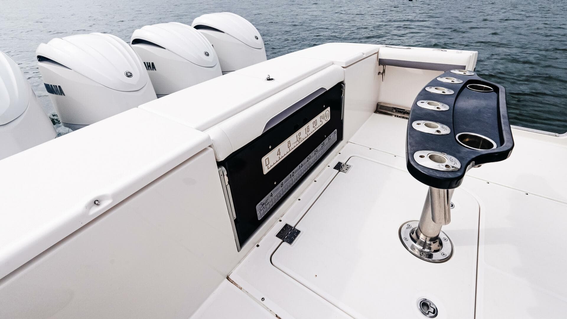 2017 Everglades 435 CC — photo 17