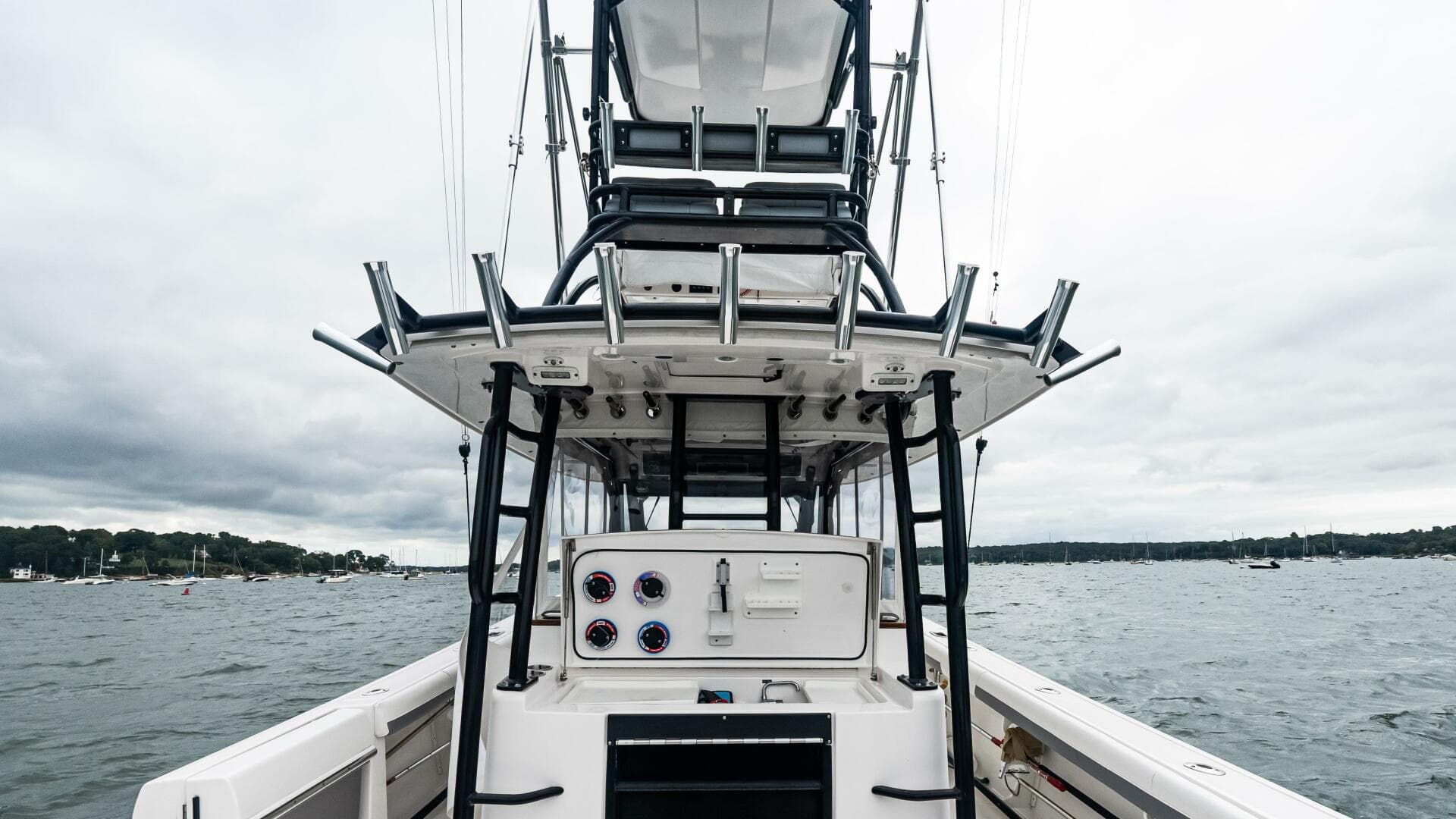 2017 Everglades 435 CC — photo 24