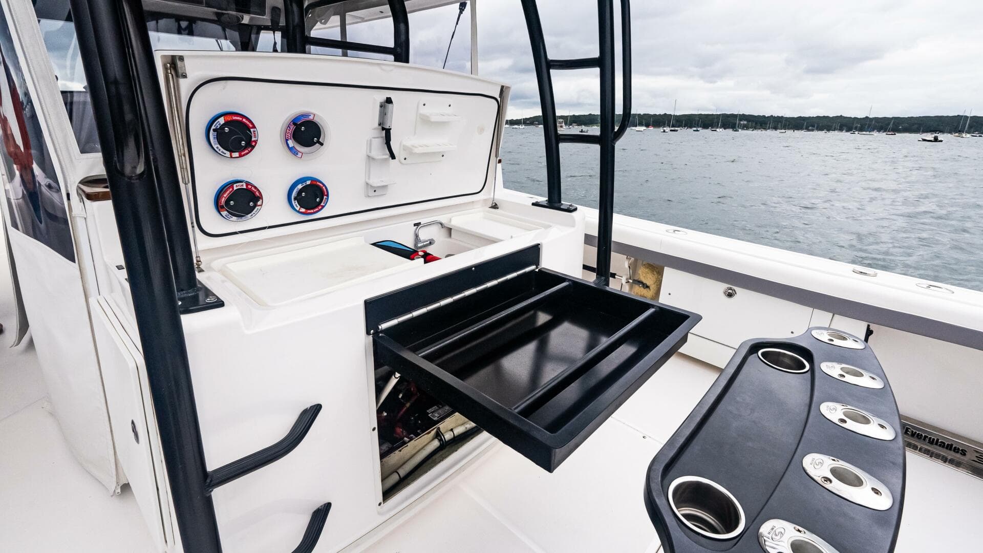 2017 Everglades 435 CC — photo 22