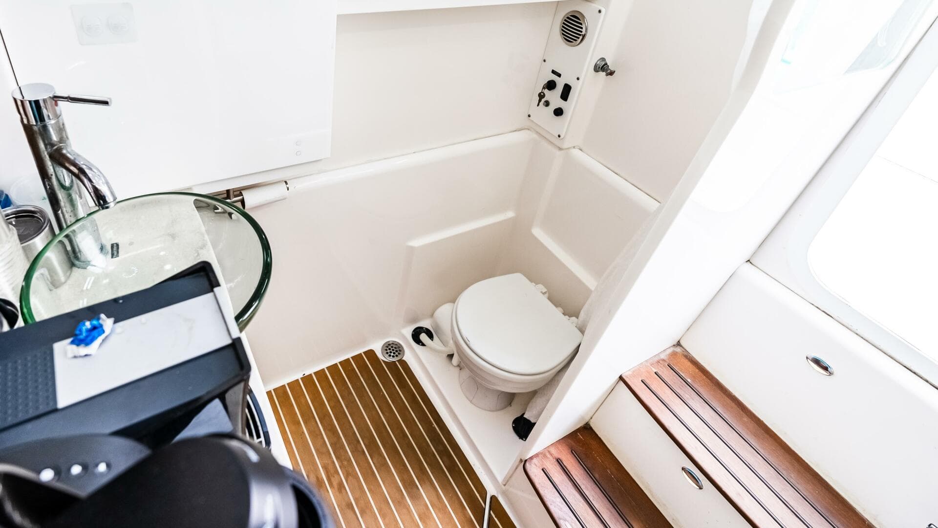 2017 Everglades 435 CC — photo 55