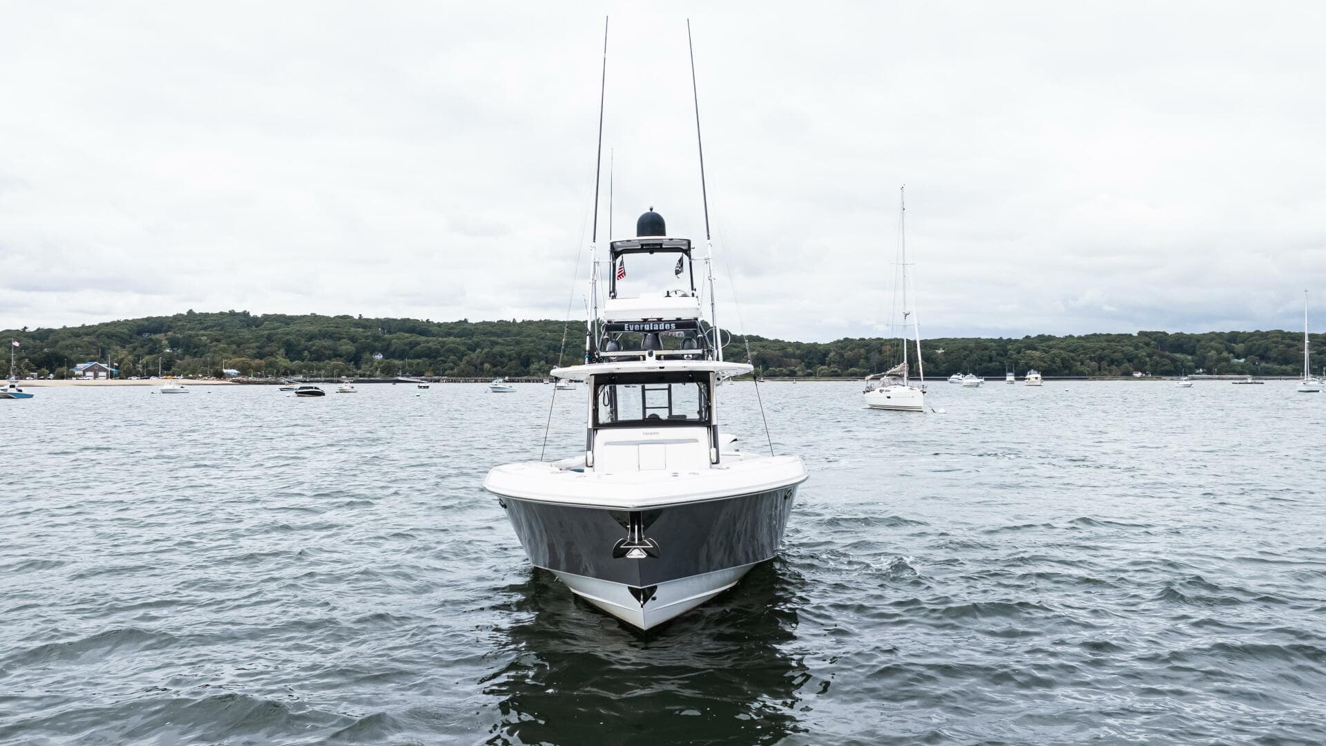 2017 Everglades 435 CC — photo 8