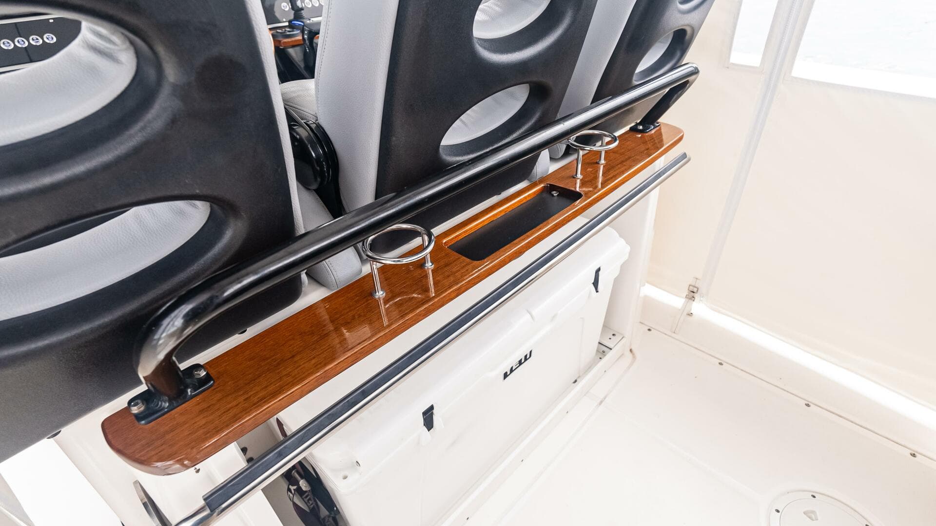 2017 Everglades 435 CC — photo 33