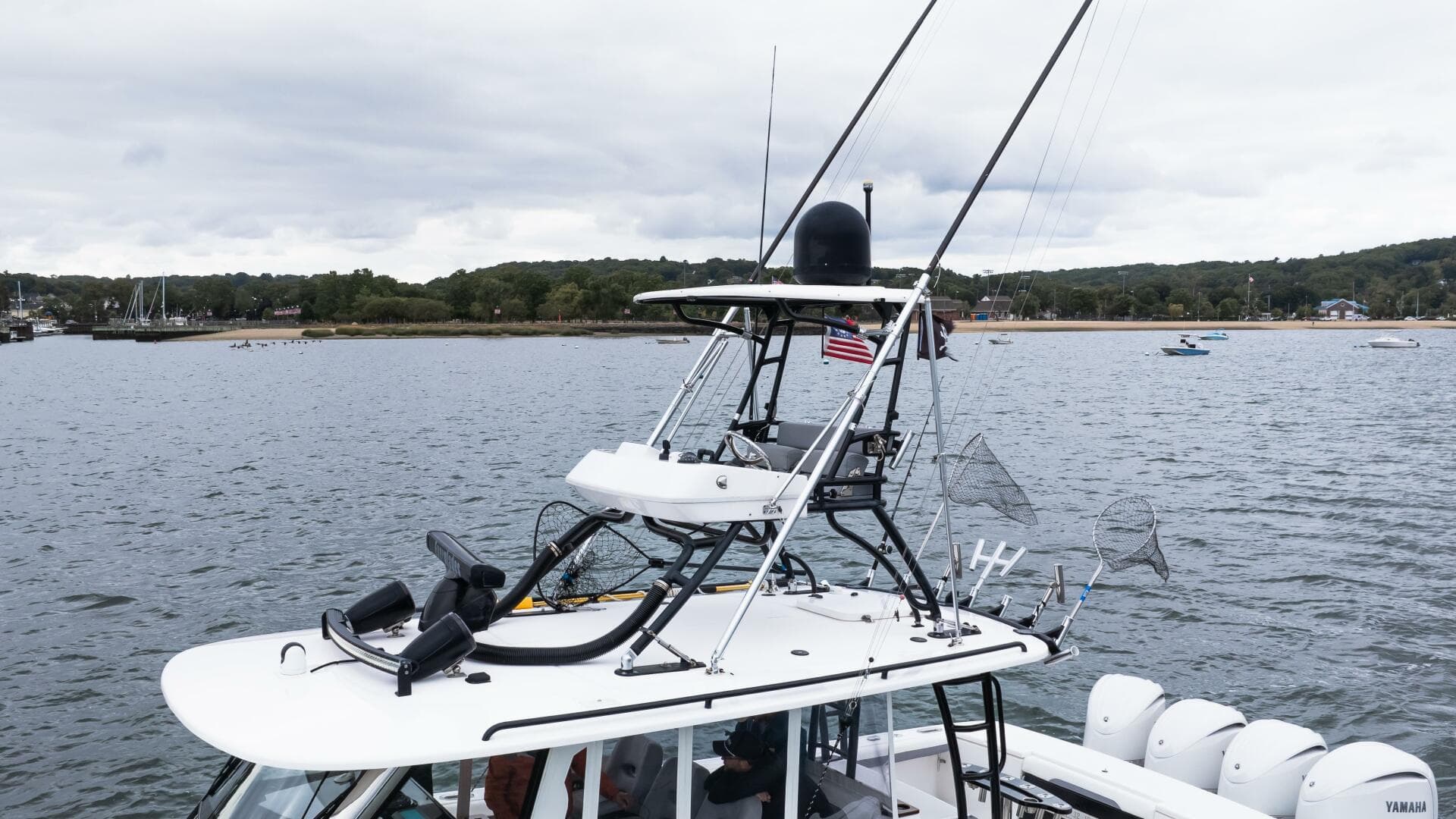 2017 Everglades 435 CC — photo 14