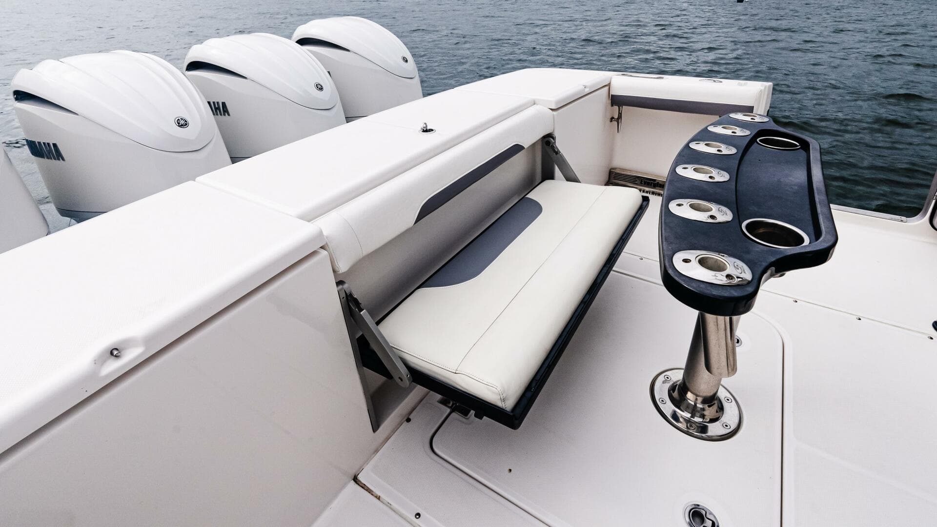 2017 Everglades 435 CC — photo 19