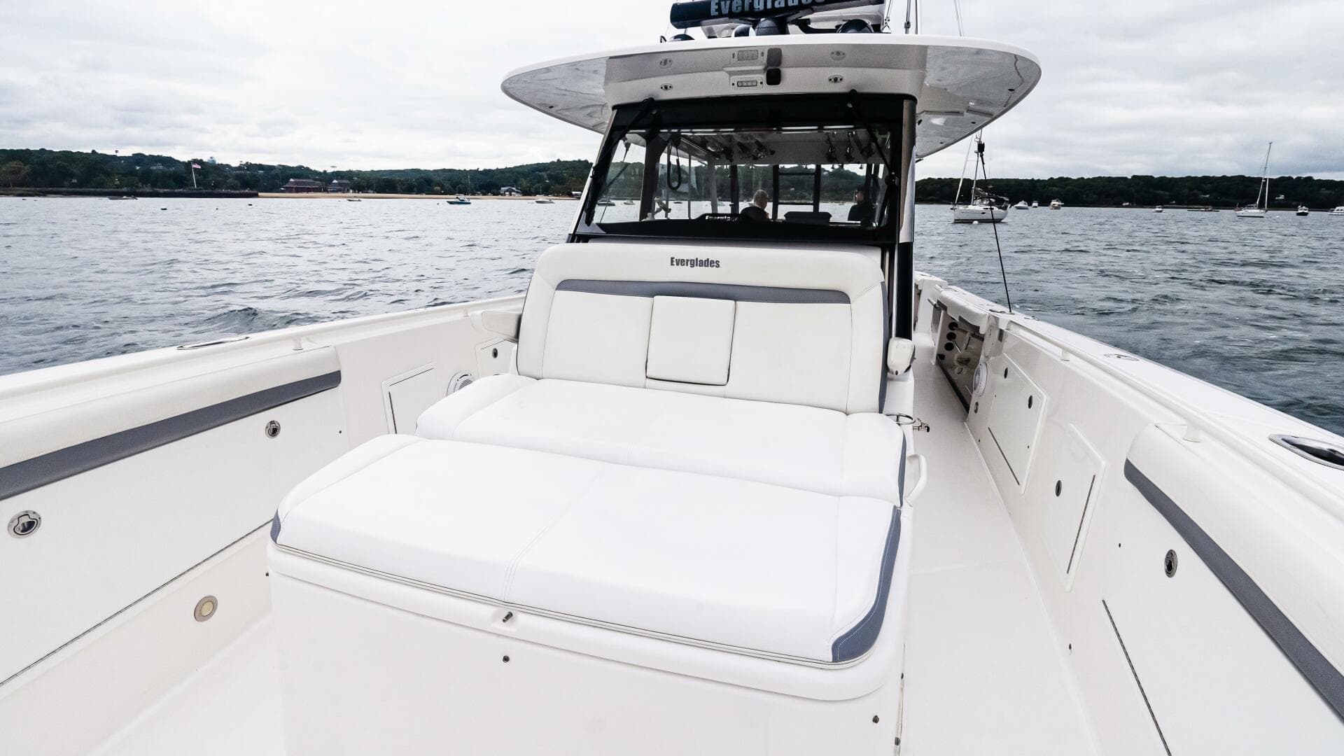 2017 Everglades 435 CC — photo 43