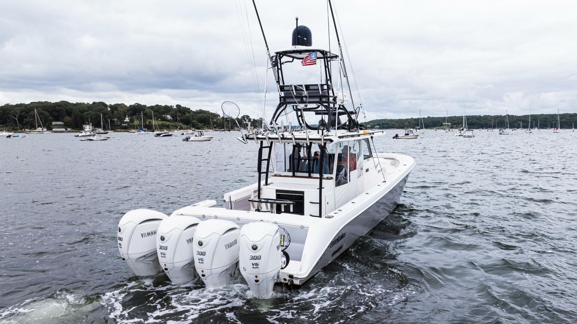 2017 Everglades 435 CC — photo 9