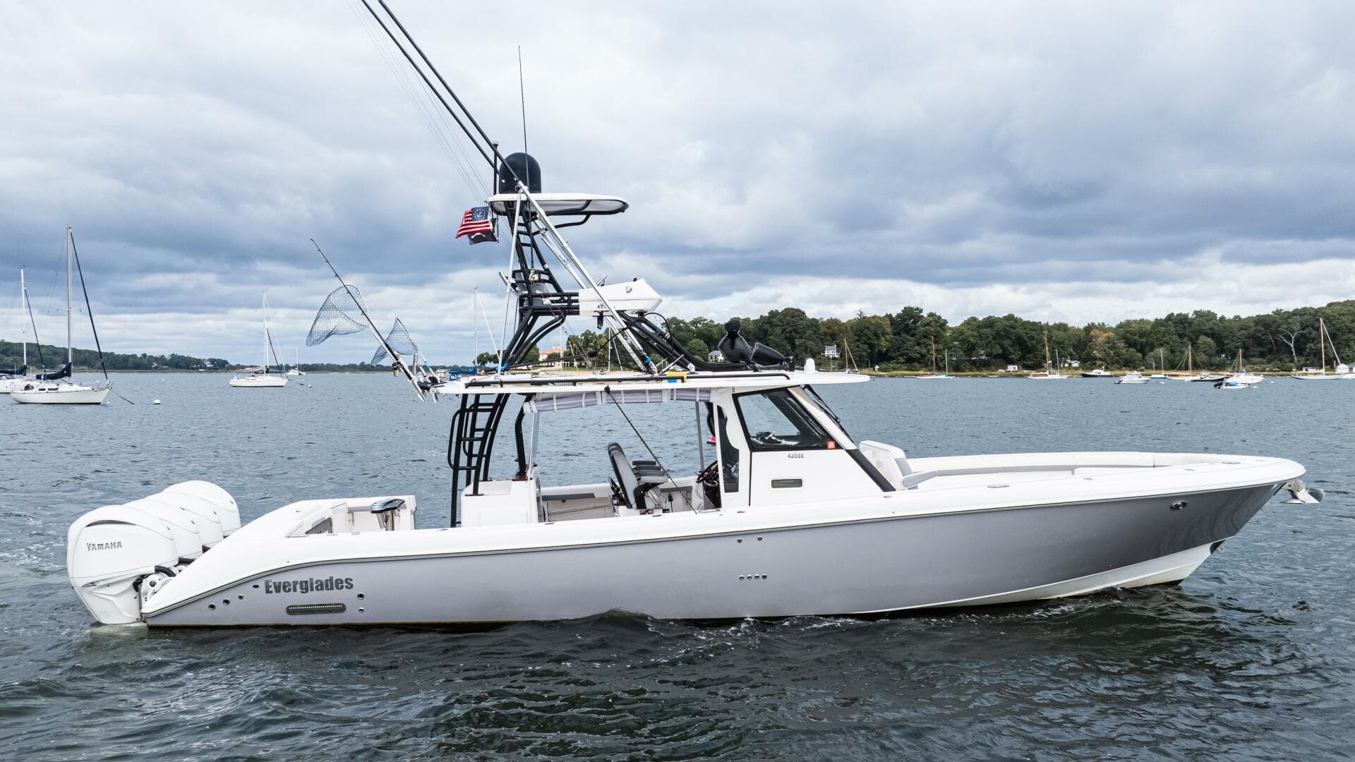 2017 Everglades 435 CC — photo 1